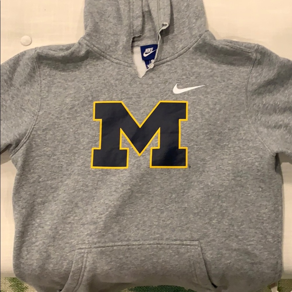 Nike Michigan  sweatshirt w cut v-neck
